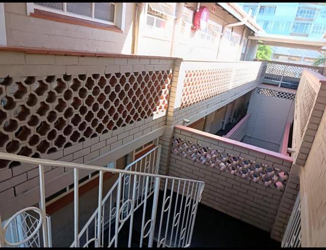 2 BEDROOM APARTMENT FOR SALE IN ESSENWOOD